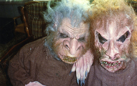 ¡Hijos míos! ¡Menudo disfraz de Halloween teneis! Enseñadselo a mamá